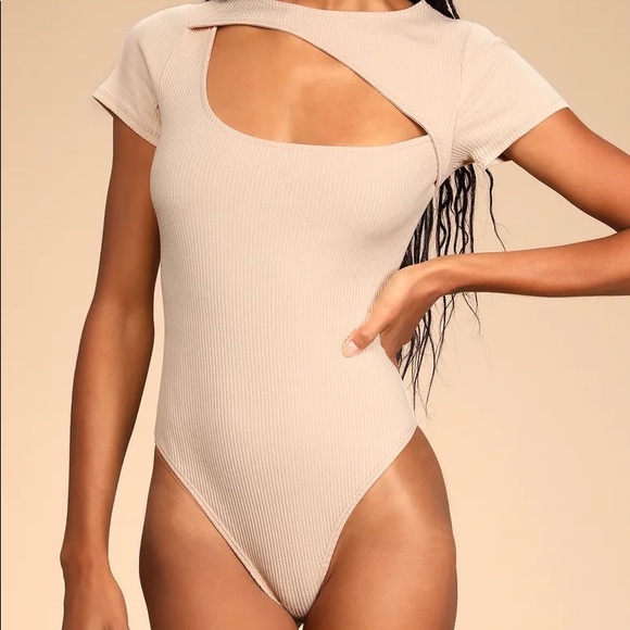 NEW Beige Ribbed Short Sleeve Cutout Bodysuit - Picture 4 of 6